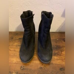 Timberland heeled ankle boots in black color Size 8.5